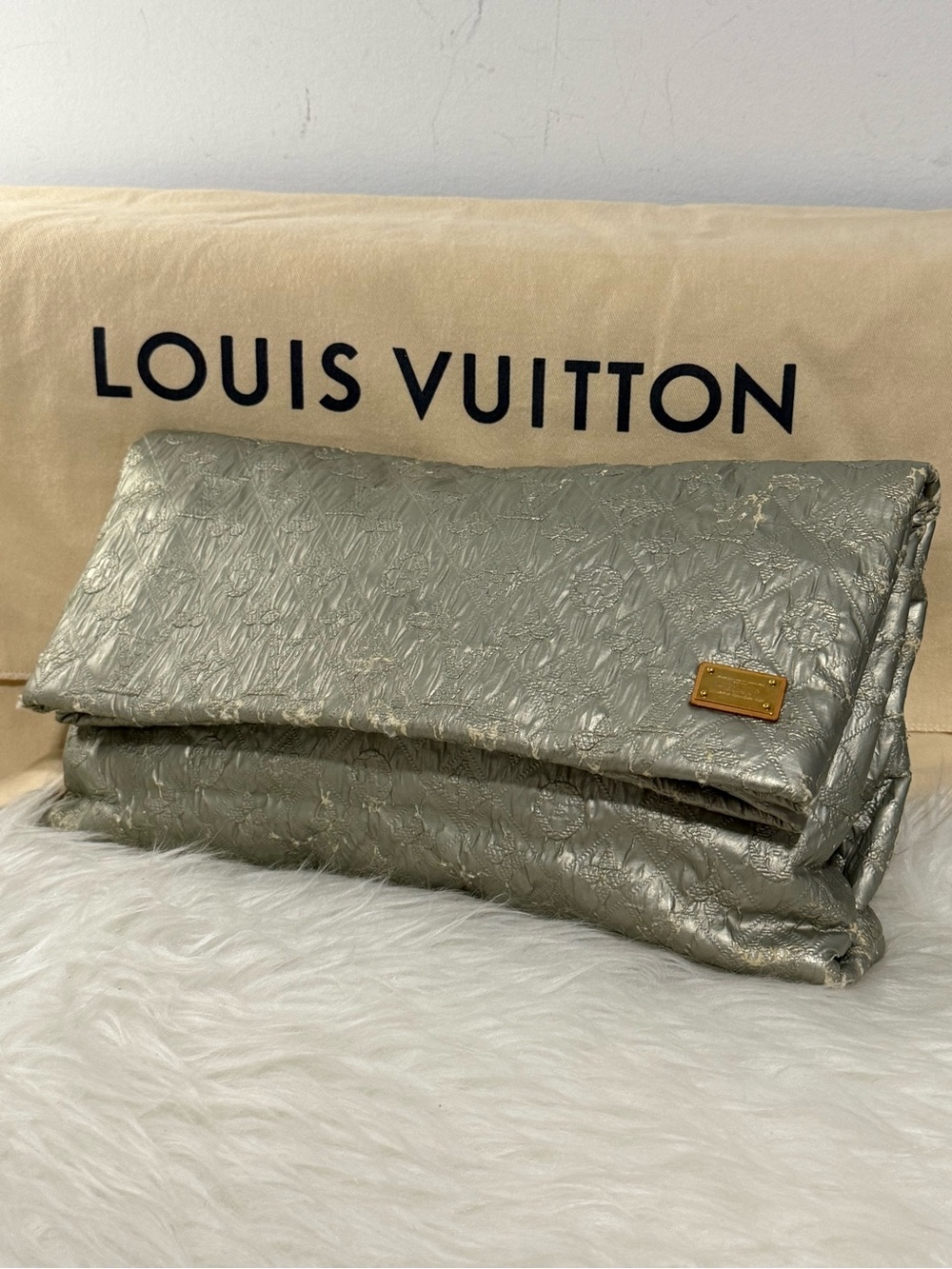 Louis Vuitton Metallic Monogram Limelight GM Clutch Bag (Oversized Silver Pearl) - Picture 7 of 14